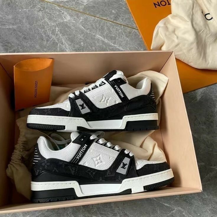 LV Trainer Sneaker White-Black